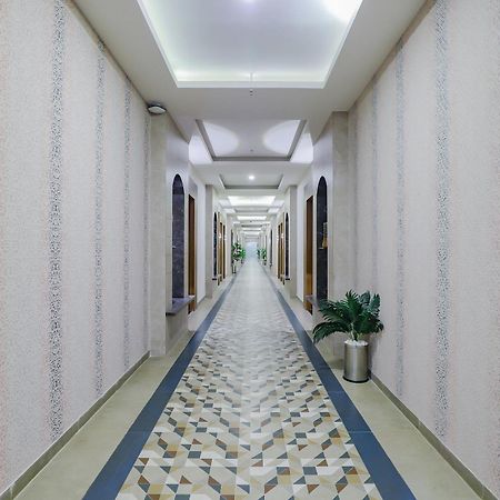 Oyo Hotel Fountain Сурат Екстериор снимка
